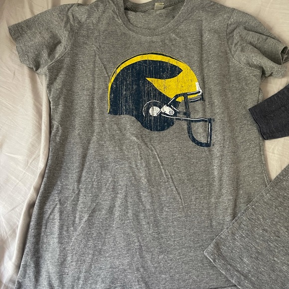 Set of two like new, only worn once women’s university of Michigan Shirts - Picture 2 of 3